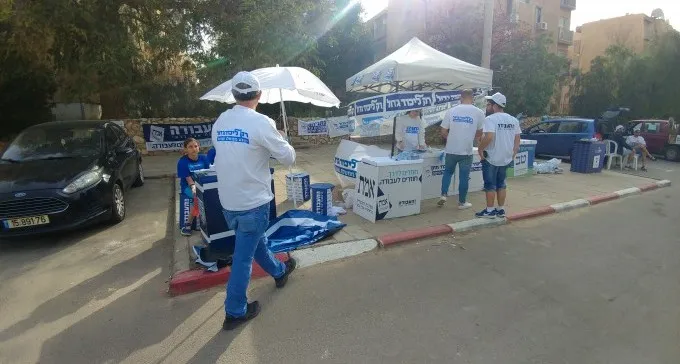 קלפיות ריקות, קניונים מלאים  - המדגם: יתרון לנתניהו בהרכבת ממשלה
