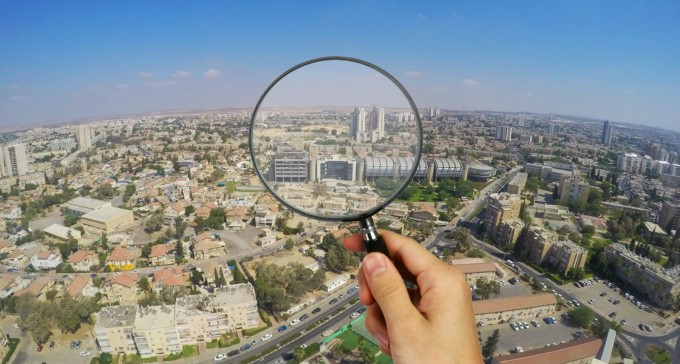 מגלים את סודות העיר: האם ילדיכם לומדים בסמוך לאנטנה סלולארית?