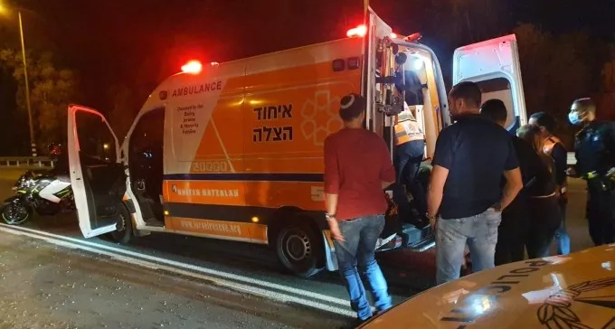 בן 30 נפצע קשה מפגיעת רכב ברח' המשחררים, תאונת שרשרת באשל הנשיא