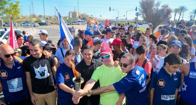 ספורטאים עם לקות שכלית השתתפו במרוץ הלפיד בבאר שבע