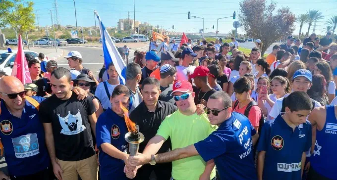 ספורטאים עם לקות שכלית השתתפו במרוץ הלפיד בבאר שבע