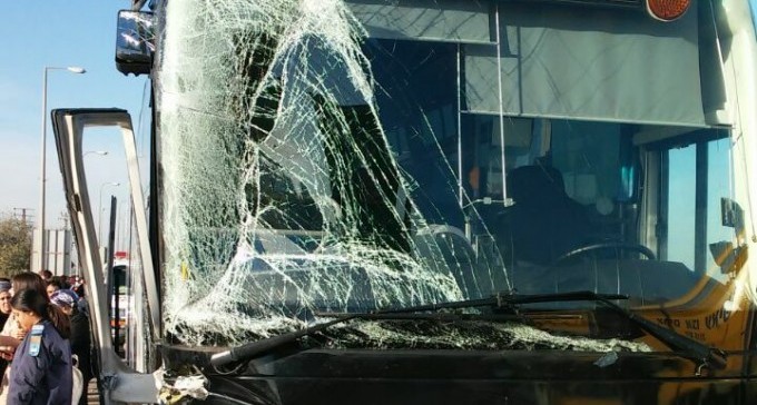 תאונה בצומת גילת - בין אוטובוס למשאית