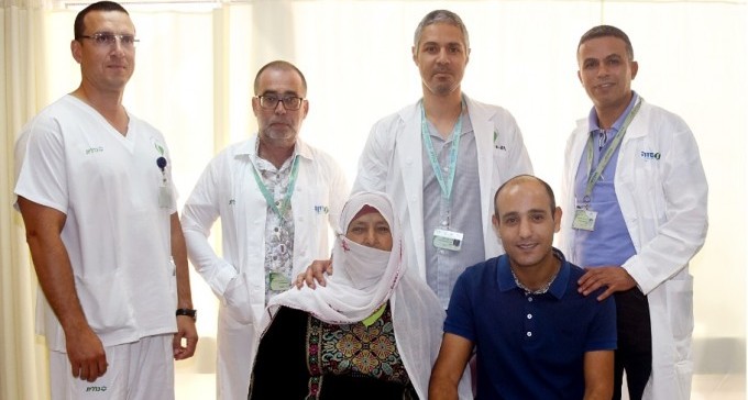 רופא בקופ''ח בדרום תרם כליה לאימו: ''בני הציל את חיי!''