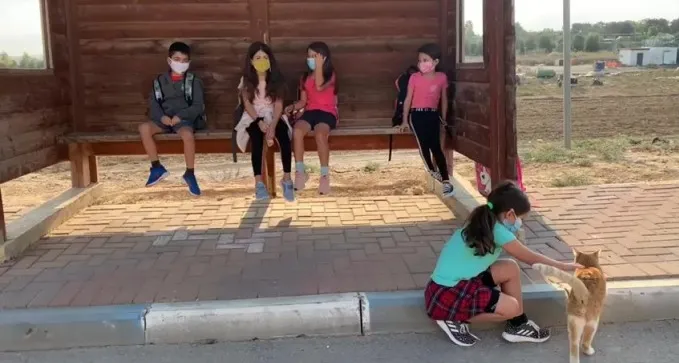 הכיתות הנמוכות חזרו ללמוד, מאות עסקים בב''ש עדיין סגורים