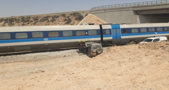 רכבת לדימונה התנגשה ברכב שטח שננטש על המסילה
