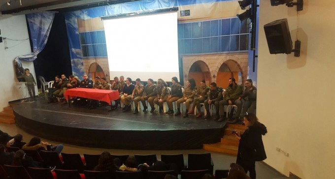 בוגרי מקיף ו' הקרביים באו לשכנע את תלמידי י''ב לשרת שירות משמעותי