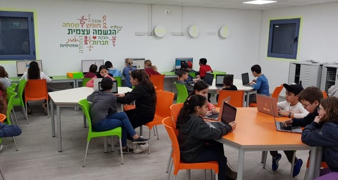 האלופים שלנו: ילדי בית ספר נווה שלום זכו בתחרות הסייבר