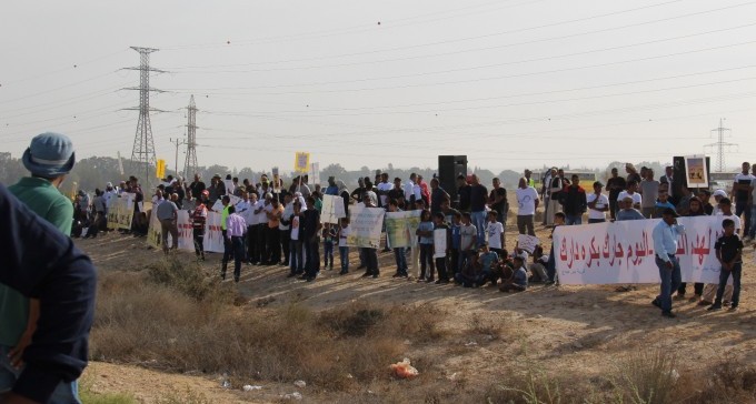 צפו: אלפים הפגינו הבוקר במחאה נגד הרס הבתים ביישוב הבדואי
