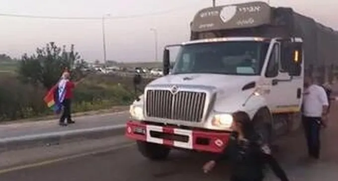 ''חייל ניסה לדרוס אותנו, איים בנשק'', טוענים מפגינים בבית קמה