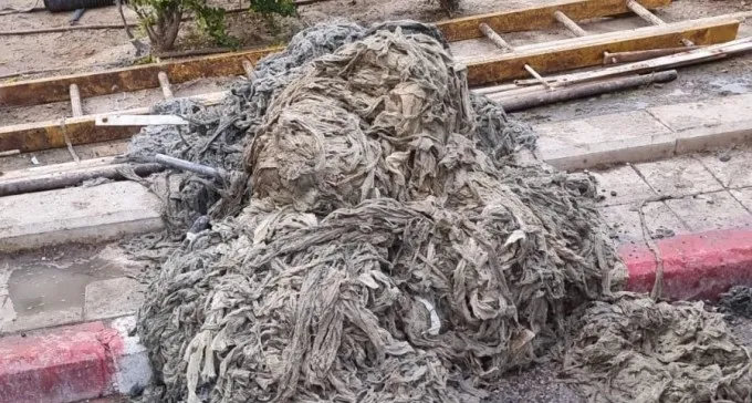 כחצי טון מגבונים לחים גרמו לסתימה בתשתית הביוב בשכונת רמות