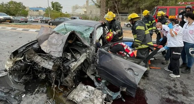 לכוד ברכב, בתאונה קשה ברח' יהודה הלוי