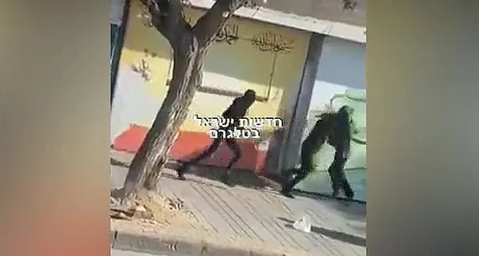 קטטה חריגה: מכים, יורים ופוצעים באמצע הרחוב (תיעוד)