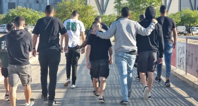 מעצרים בטרנר: סכין, אבוקות ונפצים אצל אוהדים