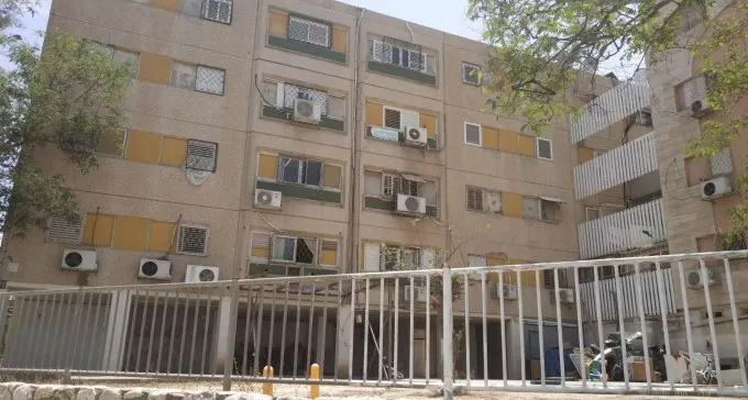 פעוטה נפצעה באורח אנוש מנפילת מראה