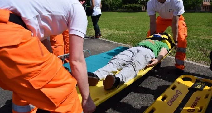 פצוע קשה בהתהפכות טרקטור באתר בניה בב''ש