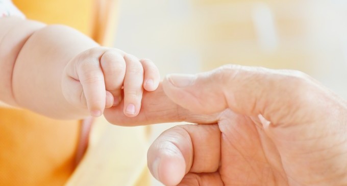 פסיקה בב''ש: יוכלו להפוך לסבים מזרע בנם שנפטר מסרטן