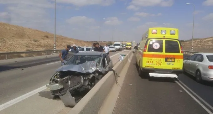 חמישה פצועים בתאונה בכביש 40