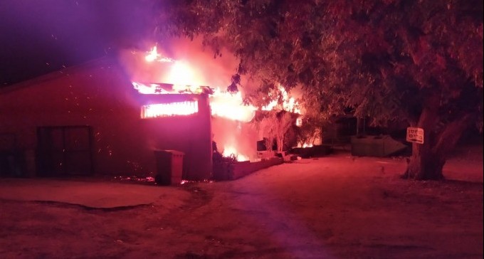 מחסן בגדים לנזקקים עלה באש