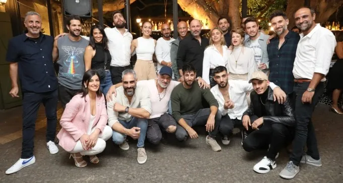 הרמת הכוסית הסודית של כוכבי ''פאודה''