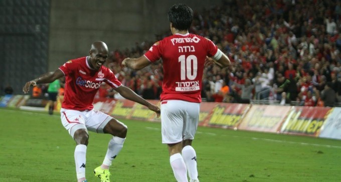 שני המאורים ביחד על הדשא מהפתיחה