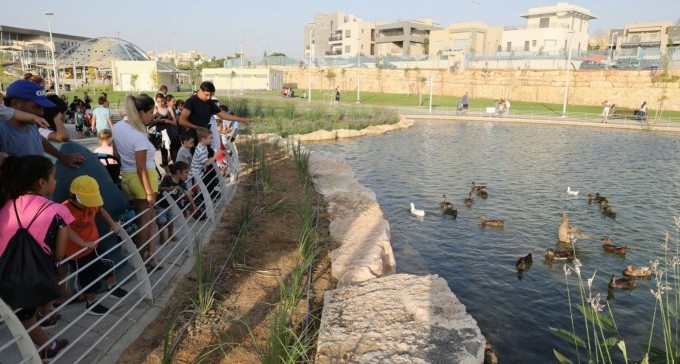 פארק הילדים נפתח - ויש אפילו ברווזים באגם! צפו בהצצה ראשונה