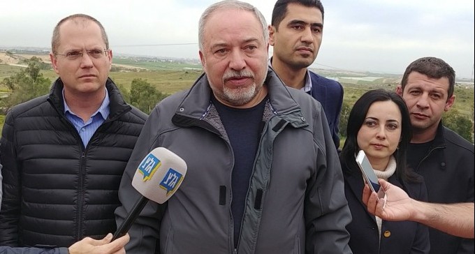 ליברמן בסיור בנגב: ''המצב אליו נקלענו - פשיטת רגל ביטחונית''