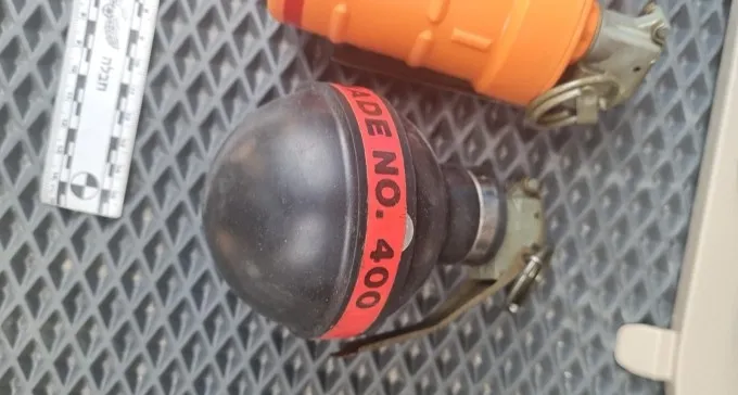 נעצרו במחסום משטרתי: לנהג לא היה רישיון, ברכב נמצאו אמצעי לחימה