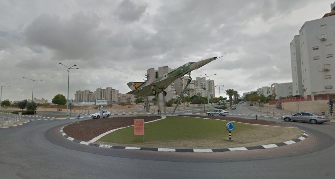 המטוס בכיכר הולך לשיפוצים; הכיכר תהפוך לדו-נתיבית