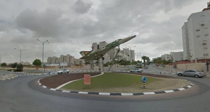המטוס בכיכר הולך לשיפוצים; הכיכר תהפוך לדו-נתיבית
