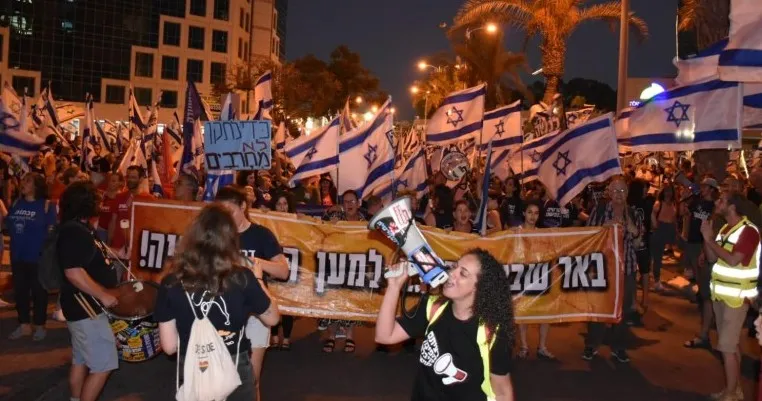 Тысячи людей приняли участие в акции протеста в Беэр-Шеве этим вечером, на 28-й неделе протестов в городе.