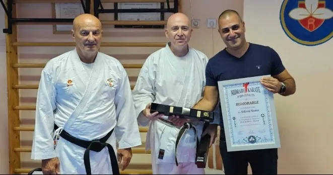  חגורה שחורה לשם כבוד לשלומי נומה, מנכ''ל כיוונים, בערב הענקת חגורות שחורות במועדון ''רוגוז'רסקי דוג'ו'' (תיעוד)