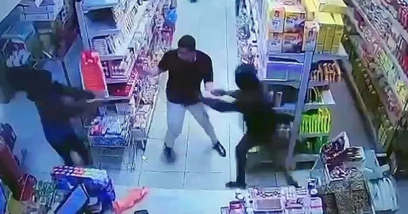 תיעוד: באו לשדוד מכולת - והסתבכו עם המוכר