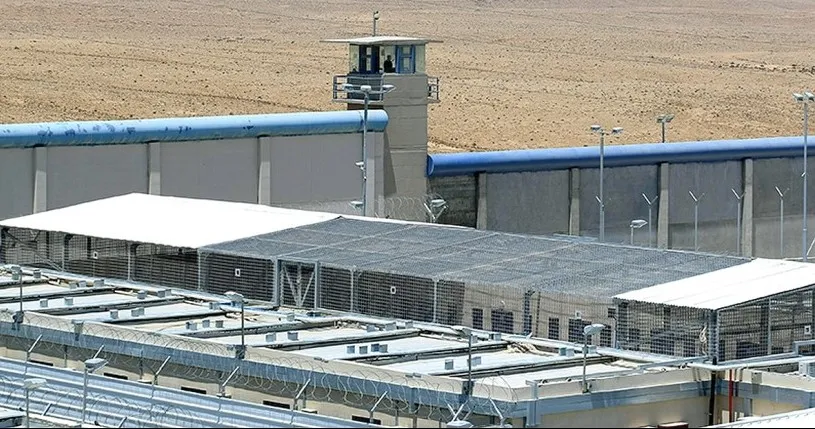 בושה בכלא רמון: חיילות קיימו קשר אינטימי עם מחבל 