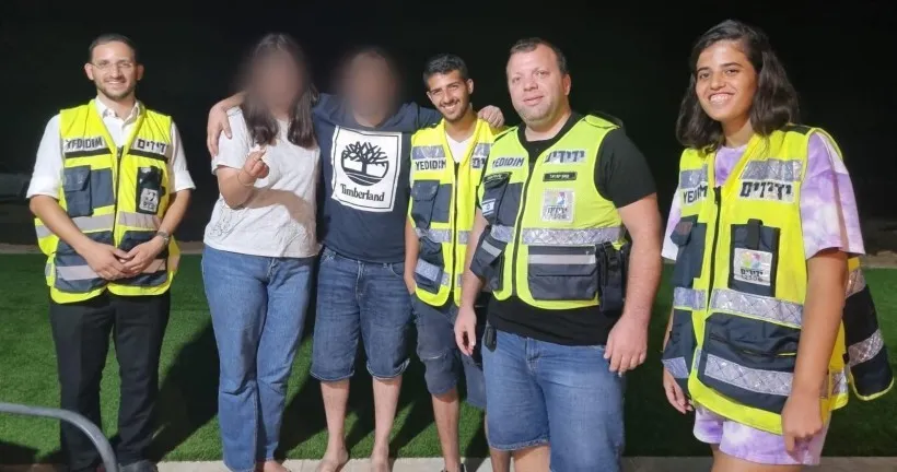 הכי מלחיץ: הטבעת נתקעה על האצבע, הידידים הצילו את המצב