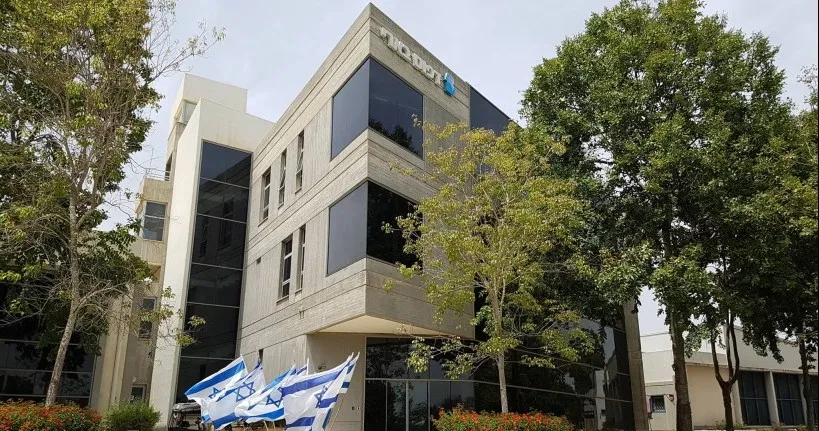 ימים אחרי מתקפת הטרור הרצחנית: המפעל בקיבוץ בארי חוזר לפעילות