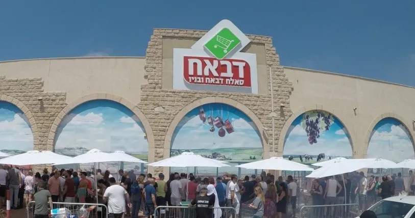 3 אנשים שהשמיצו את רשת ''סלאח דבאח ובניו'' יפצו אותה ב-30,000 שקלים: ''הכסף ייתרם לארגוני הצלה''