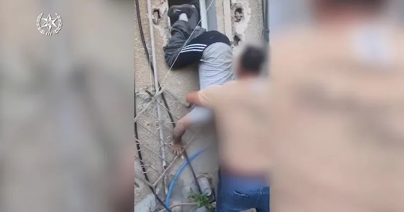 באר שבעי פרץ לבית חייל שגויס בצו 8, נתפס ''על חם'' (תיעוד)