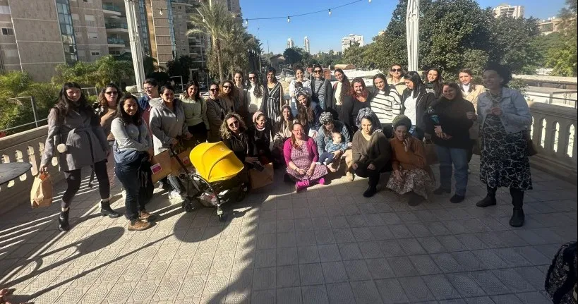 יוזמה נוגעת ללב: הצדעה לנשות המילואים במתחם הקטר (תיעוד)