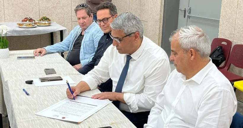 היסטוריה ברהט: ראשי רשויות יהודים ובדווים חתמו על ''אמנת התקווה''