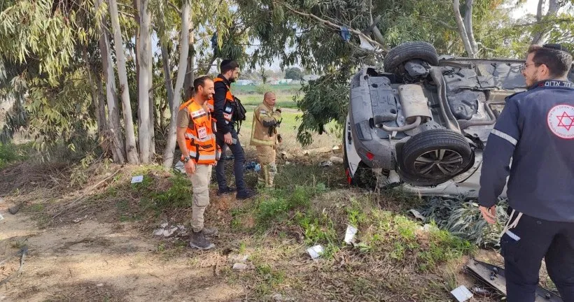צעיר נפצע בתאונה סמוך למושב תפרח: צוותים יצבו את מצבו לפני שפונה לסורוקה