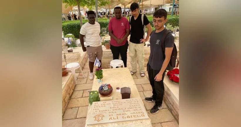 תלמידי מקיף אמית באר שבע: מצדיעים לנופלים,  מחבקים את המשפחות השכולות (תיעוד)