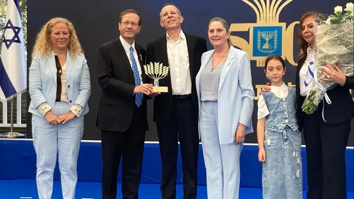 כבוד ענקי: סלומון ביטון, יוזם סיירת המעסים - ואישים נוספים מהנגב קיבלו את אות הנשיא למתנדב