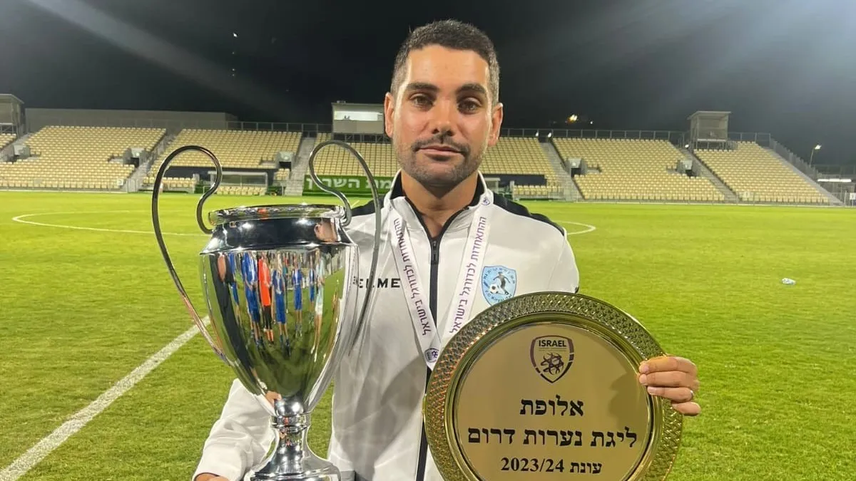 טלטלה במכבי באר שבע: עידן אברהם החליט לא לאמן את הקבוצה