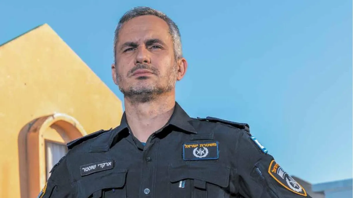 קצין המשטרה שהציל את חיי בני הערובה באופקים מונה למפקד התחנה - וזכה לברכה מרגשת (תיעוד)