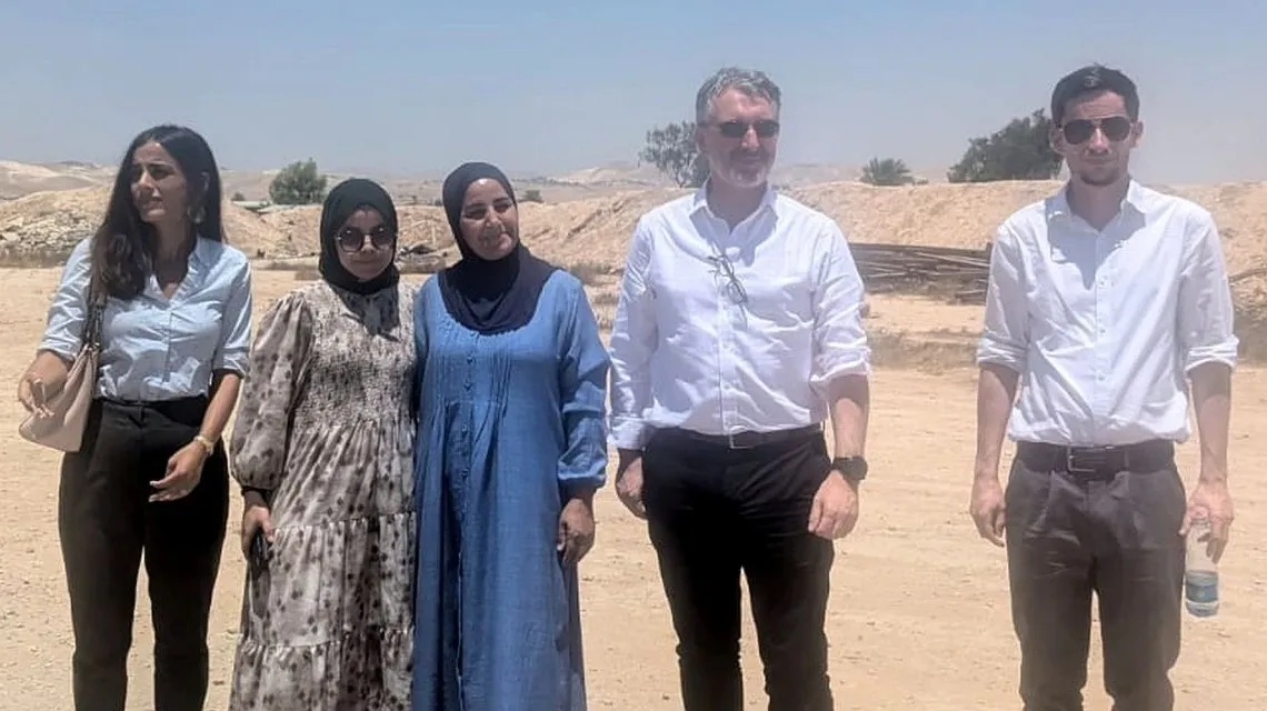 שגריר בריטניה: ''מזעזע לשמוע על המאבקים העומדים בפני הכפרים הבלתי מוכרים בנגב''