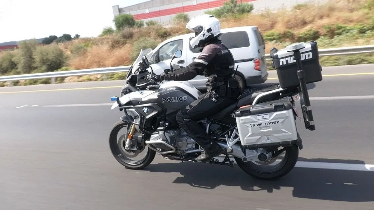 תפיסה מזעזעת בנגב: קטין נהג ללא רישיון כשלצידו פעוט בן שנתיים (תיעוד)