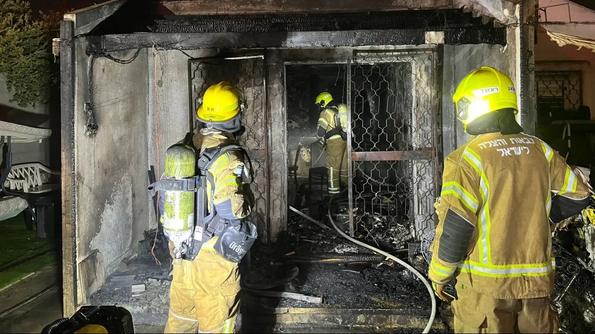 דרמה לילית בבאר שבע: שריפה פרצה בבית קרקע בשכונה ד'