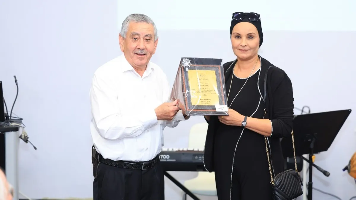 פורצת דרך: נוזהה אלאסד-אלהוזייל קיבלה תואר פרופסור והוכרה על תרומתה לחברה הערבית