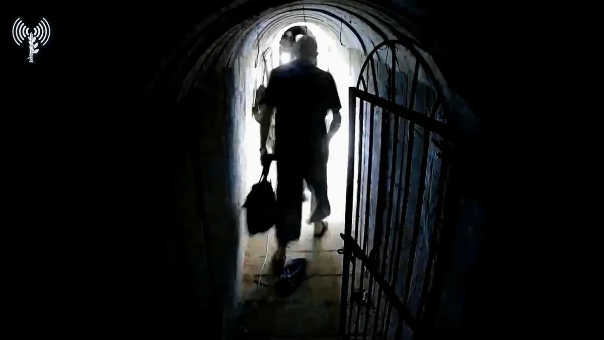 ''סינוואר נטש את המנהרות בעזה ומסתובב בגלוי – מחופש לאישה''