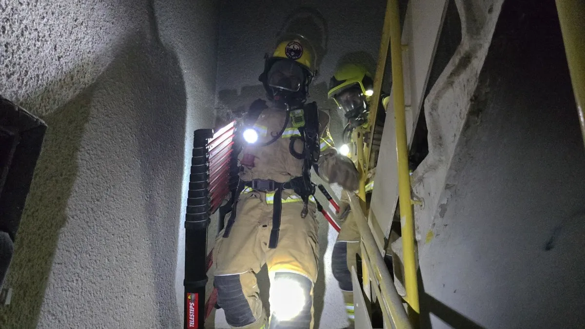 סכנת הבניינים הישנים בבאר שבע: 3 צוותי כיבוי בשריפה ברח' שמחה אסף